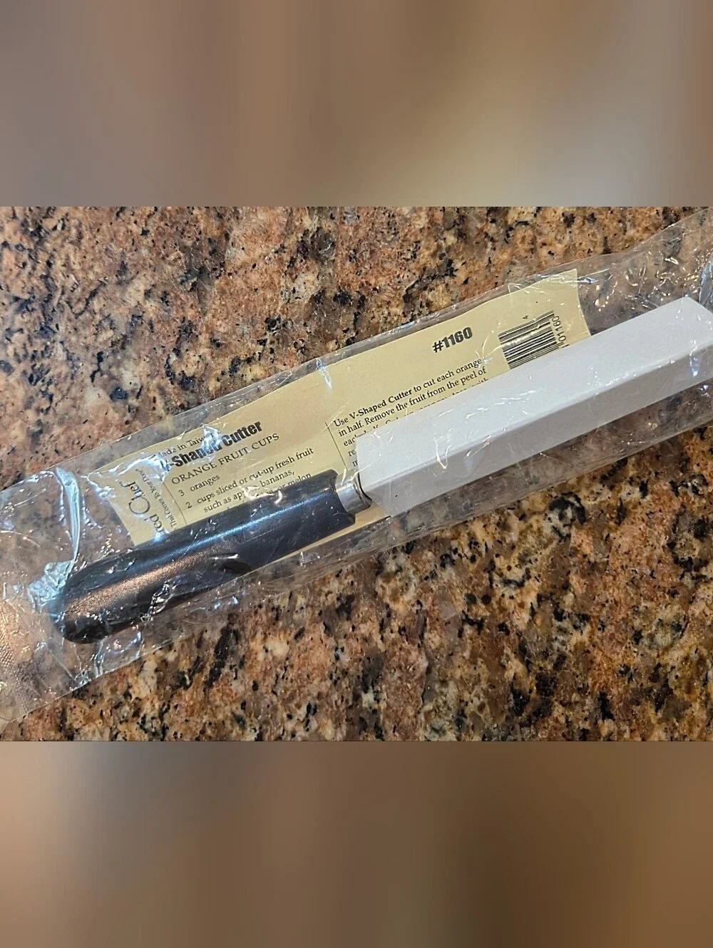 Pampered Chef NEW RETIRED V-SHAPED CUTTER knife #1160 Cut Melon Fruit Eggs
